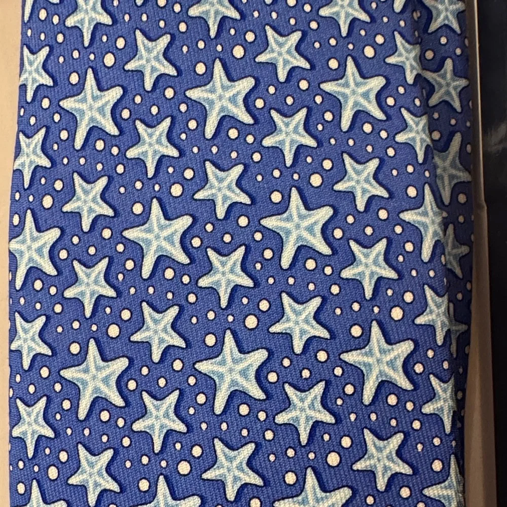 Vineyard Vines Star Pattern Blue Tie